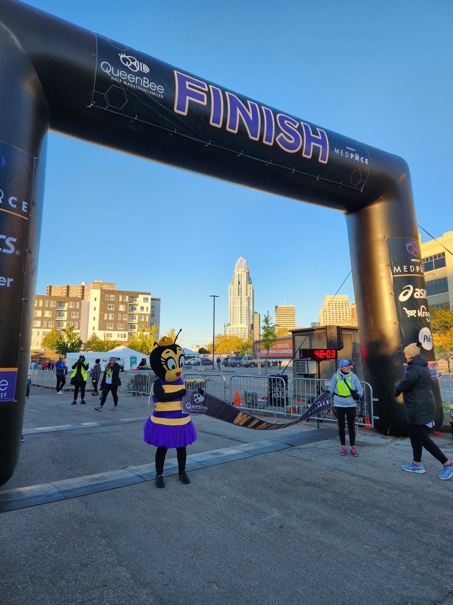 Queen Bee Half tweet media