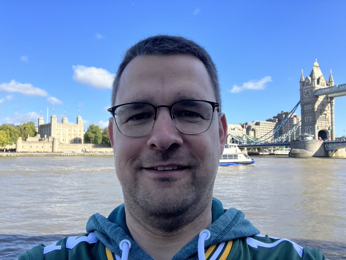 sehnot's tweet photo. The number of #Packers fans in #London is just ridiculous. Got asked by the waiter what was going on because everyone was dressed in green. 😂 #GoPackGo https://t.co/28AGRF6f4b