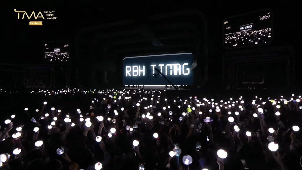 wangteaco's tweet photo. ARMY BOMBS 💜🥺
#BTSOnTMA2022 https://t.co/K0RrKd6WWI