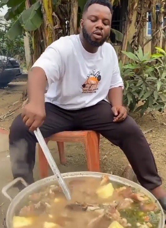 JohnnyTshepo1's tweet photo. @Jeremiah_b_off Food looks delicious 😋. https://t.co/1ocNZ47Zye