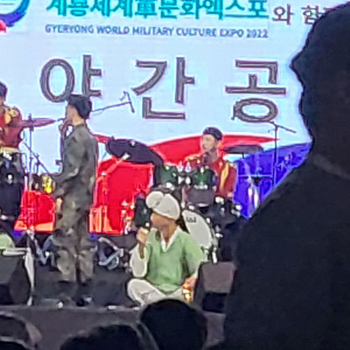 KeKe_day's tweet photo. 화질 왤케 깨지지ㅠㅜ 도운이 야간 공연에 왔어요ㅠㅠㅠ!! https://t.co/ughs8gqAWY
