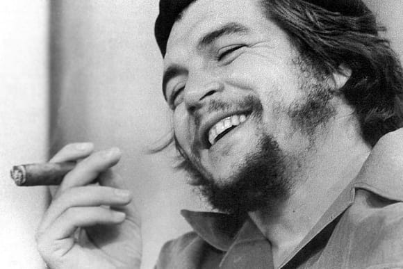 # CheVive. Fidel lo definió como "un modelo de hombre que pertenece al futuro" y lo hemos visto reaparecer en cada joven que enfrenta las dificultades cotidianas como un combate, "hasta la victoria, siempre".