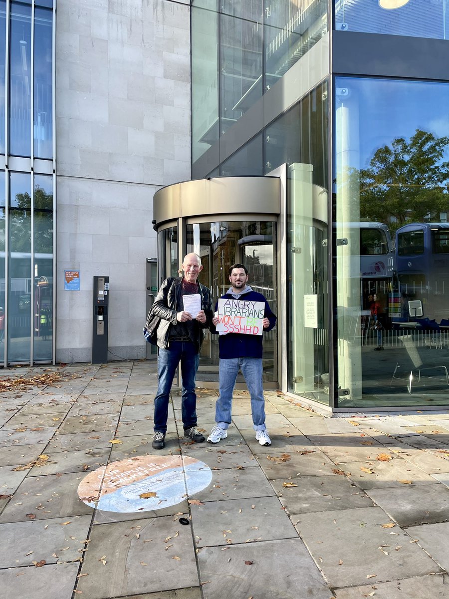 Sunny day for a weekend picket for the University of Leeds open day!! #uolstrike #wereworthmore #oneofusallofus #angrylibrarians #unison #enoughisenough #fairpaynow