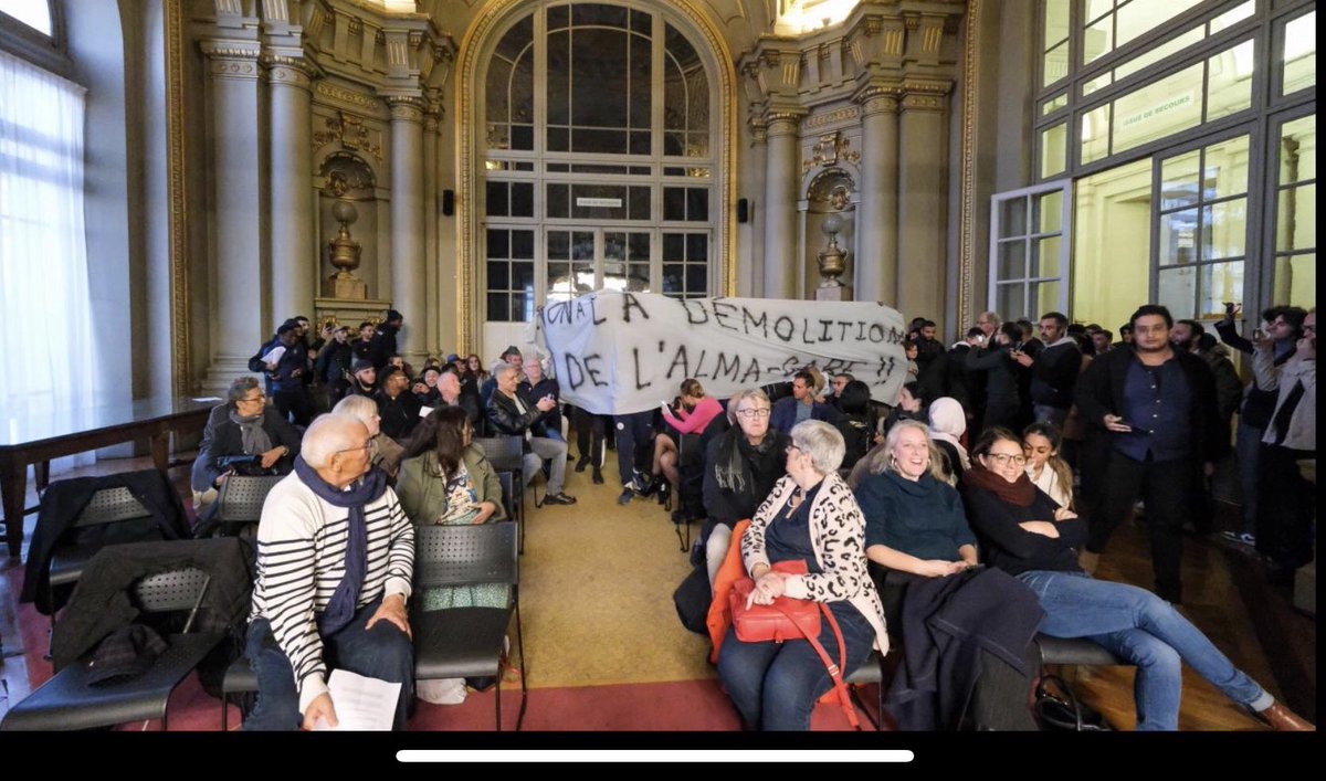 JPLegrandRbx's tweet photo. #roubaix J’ai pu assister jeudi lors du conseil municipal de #roubaix à la manifestation lamentable d’une jeunesse interlope du quartier de l’Alma appréciée par des politiques en déshérence. Triste image pour notre ville dont certains semblent se féliciter du déclin. https://t.co/jrXaFj4xRq