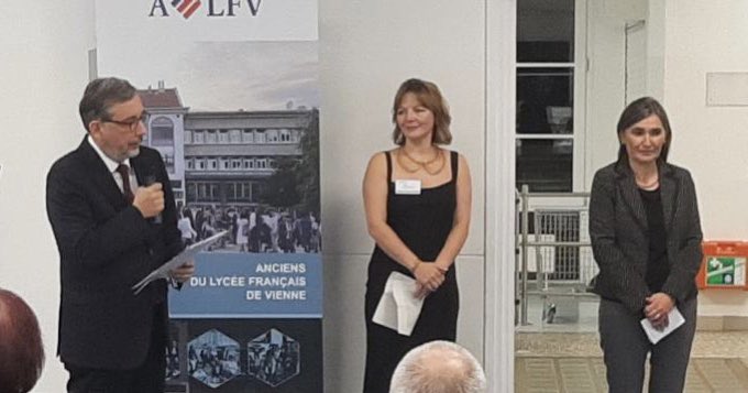 DurandAssouly's tweet photo. Dîner de Gala des Anciens élèves du #lyceefrancaisdevienne. Belle soirée en présence notamment de la promo 2022 et 1963! Très beaux discours de M. l’Ambassadeur @GillesPecout et de Mme la Présidente de l’#ALFV Mme Angela Vale-Feigl. 🙏 nos chefs!🇫🇷🇦🇹🇪🇺@aefeinfo @ALFM_monde https://t.co/2wBlyvaHGc