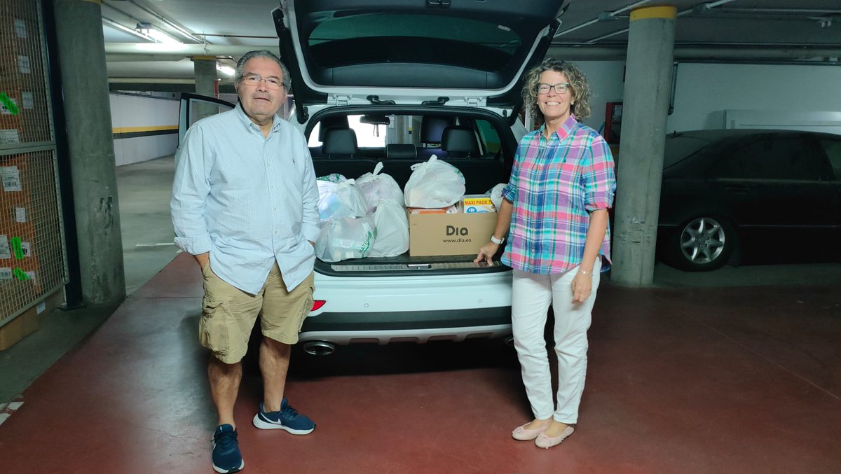 En <a href="/Aaqua_es/">Ayudar a quien Ayuda</a>, siguen cargando coches con #Ayuda en alimentos para familias sin recursos.