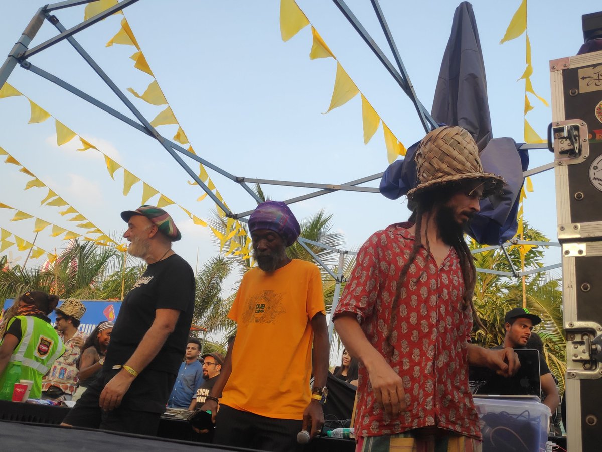 Jammin with the legend MC Danman in Pune, India.

#EarlGateshead #TheHugeReggaeShow #reggaeindia #reggae #dub #dancehall #pune #positivevibes #peace #love #unity #reggaefestival #mcdanman
