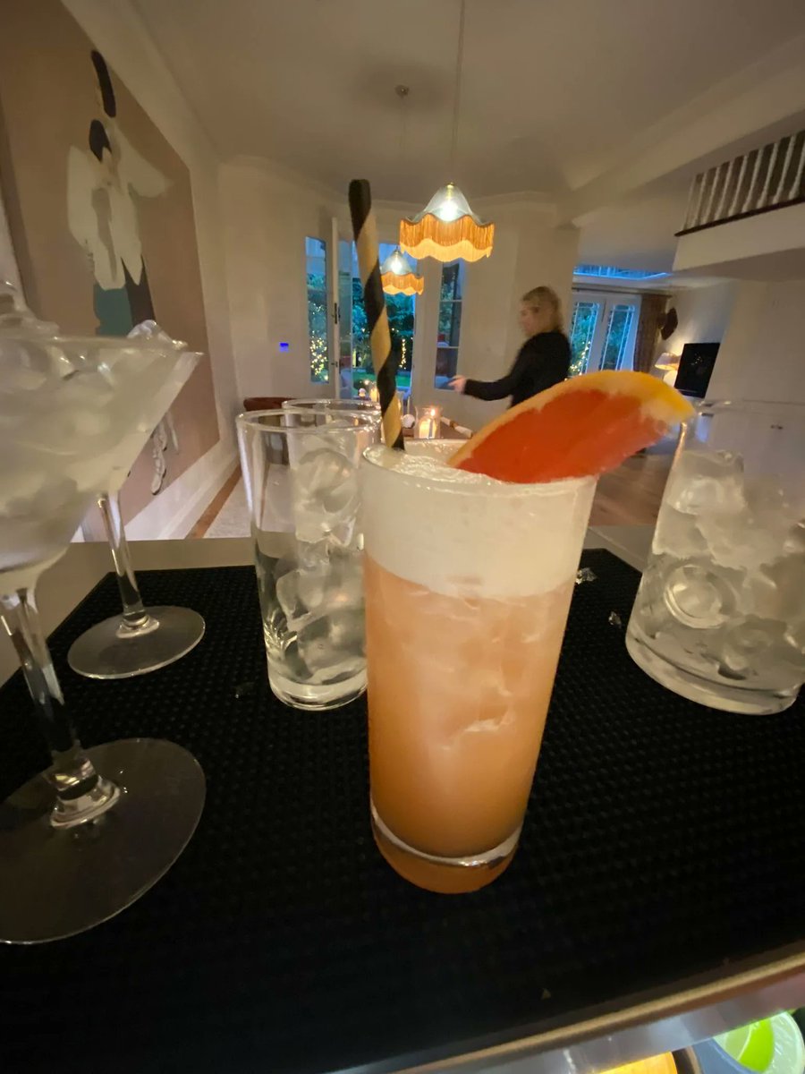 MamboMobileBars's tweet photo. Tips for throwing the best birthday party? Hire a Mambo bar! 
#mambomobilebars #mobilebarhire #partybarhire #birthdaybarhire #cocktails #cocktailbarhire #mixology #hireamixologist #paloma https://t.co/R9w9EVrBbC