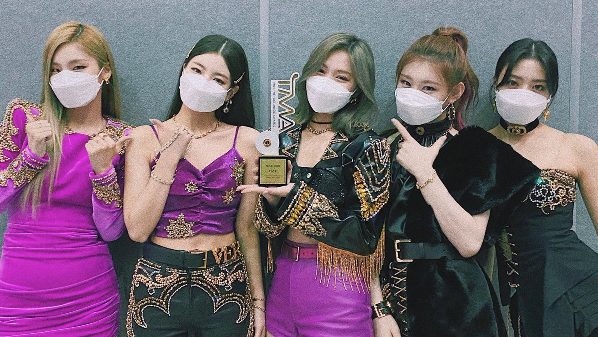 theshinspirit's tweet photo. TMA 2019: Next Leader
TMA 2020: Best Performer
TMA 2021: Artist of the Year (Bonsang)
TMA 2022: Artist of the Year (Bonsang)

always so proud of the girls 🥳🥳🥳 https://t.co/UuS6RhoKfV
