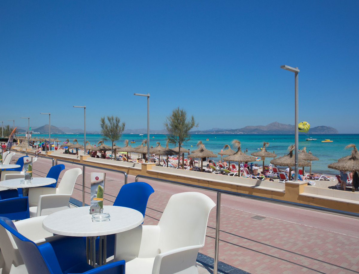 JS_Hotels's tweet photo. If you have always dreamed of a vacation by the sea, #JSCanPicafort is the answer. A beachfront hotel, right on the seafront promenade of #CanPicafort and within walking distance of the shopping and entertainment area. What are you waiting for to book your vacations? #mallorca https://t.co/8KXdMIqmZQ