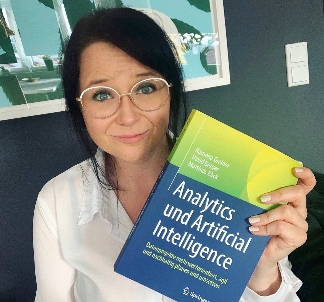 ramonagreiner's tweet photo. Es ist soweit! Unser Buch ist erschienen! 🎉🥳

Danke an meine liebsten und besten Co-Autoren @dvdbrg und Dr. Matthias Böck für das Ergebnis, euer Durchhaltevermögen und dieses aufregende Jahr! 🤩 https://t.co/TQ8ynHVHU7