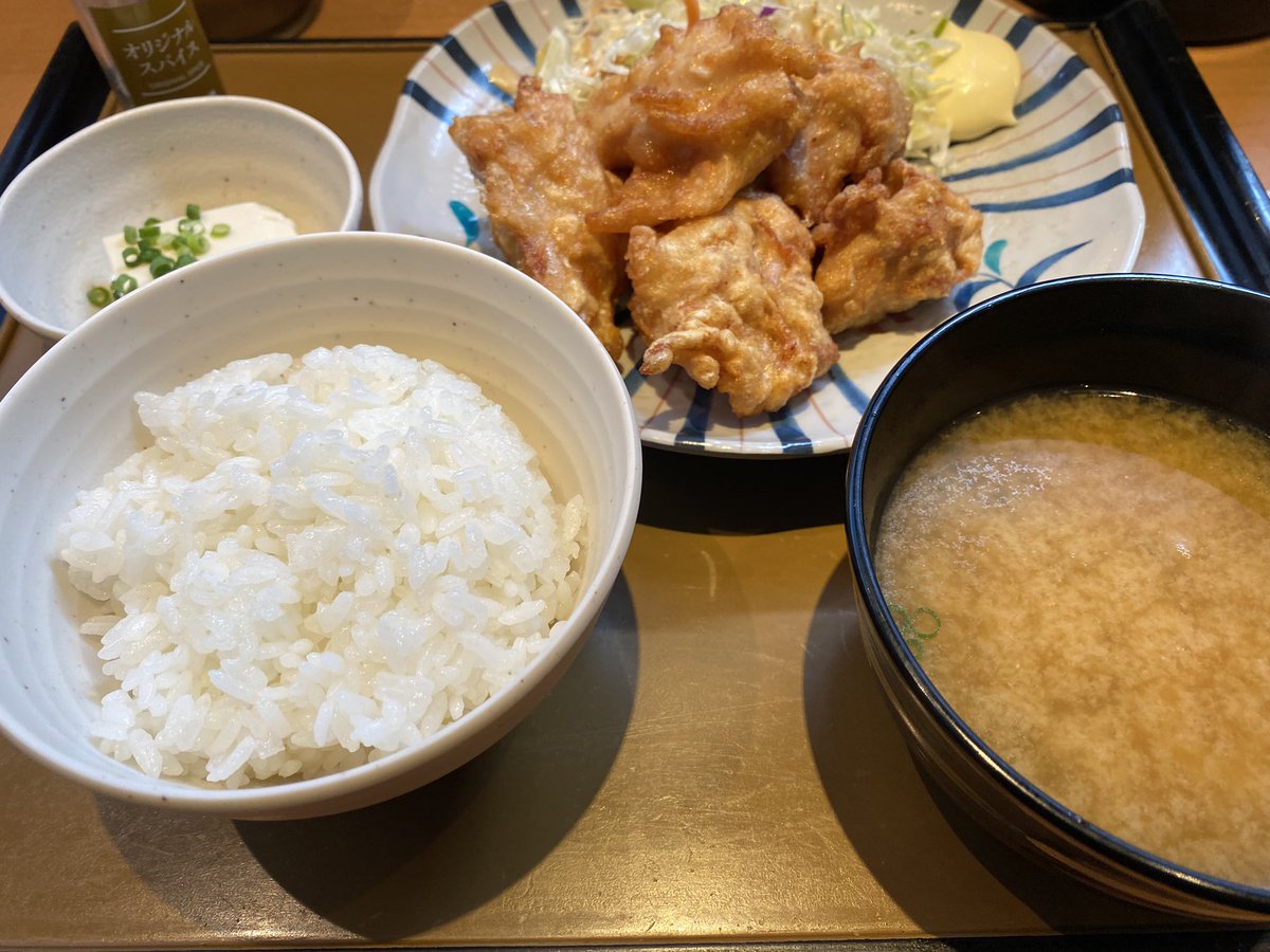 やよい軒では大盛りごはんを最低三杯おかわりする杏奈ちゃん…。
杏奈ちゃんのむちむち化は止まらねえ…!!
(やよい軒はから揚げ美味いよね…) 