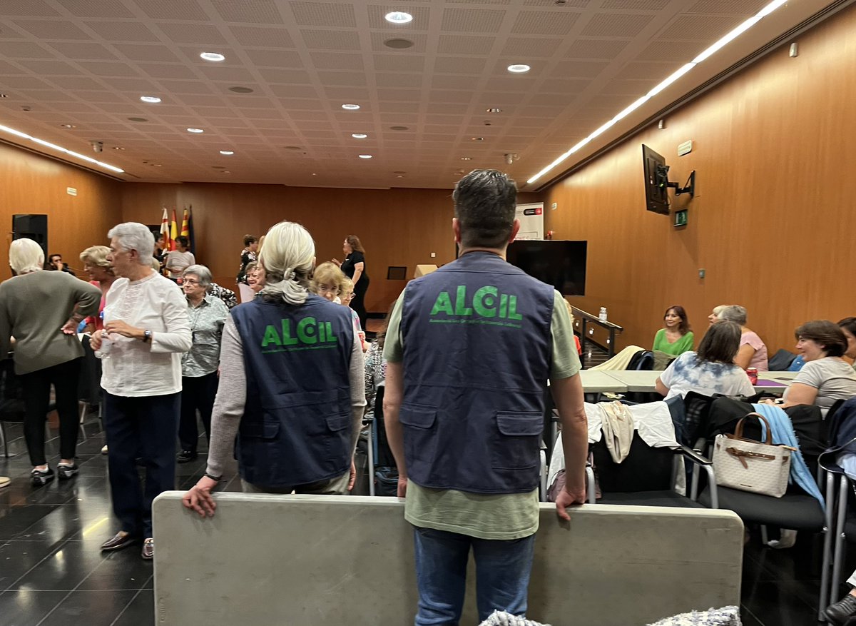 RosaMorenoR's tweet photo. I allà estàvem #ALCIL @GrupCHMSM pel que fos necessari. Seguim treballant a les #festesdelescorts @BCN_LesCorts https://t.co/qtkz4tB42n