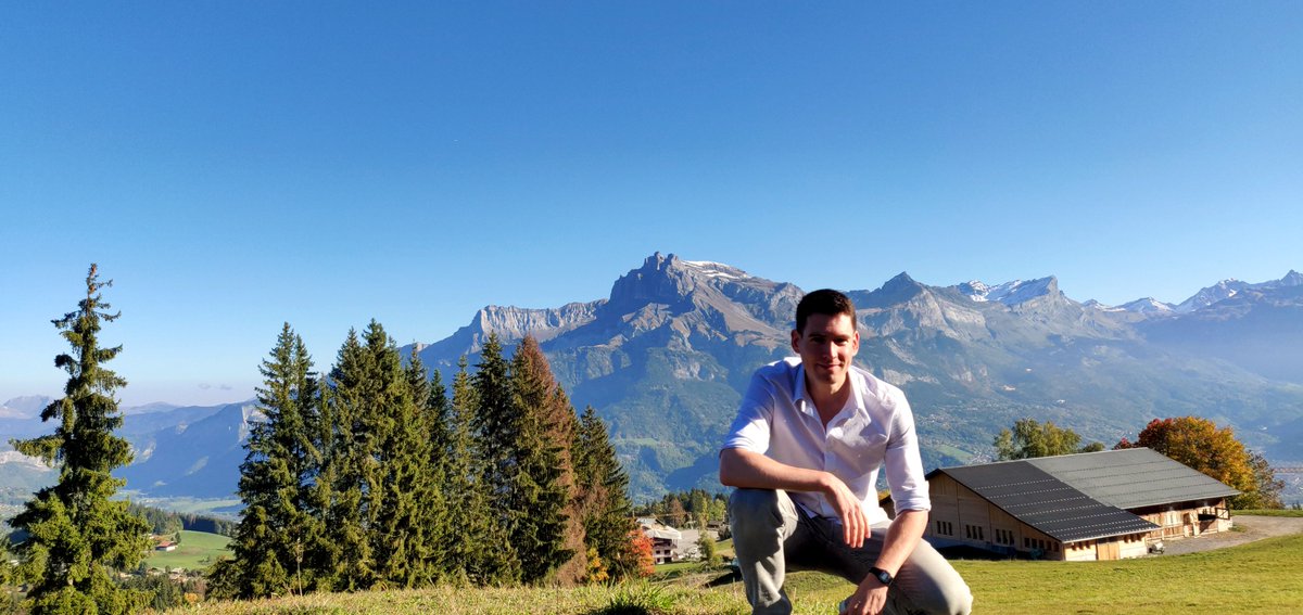 sensasonic's tweet photo. Autumn in French Alps ❤️ https://t.co/y7iEbFEifg