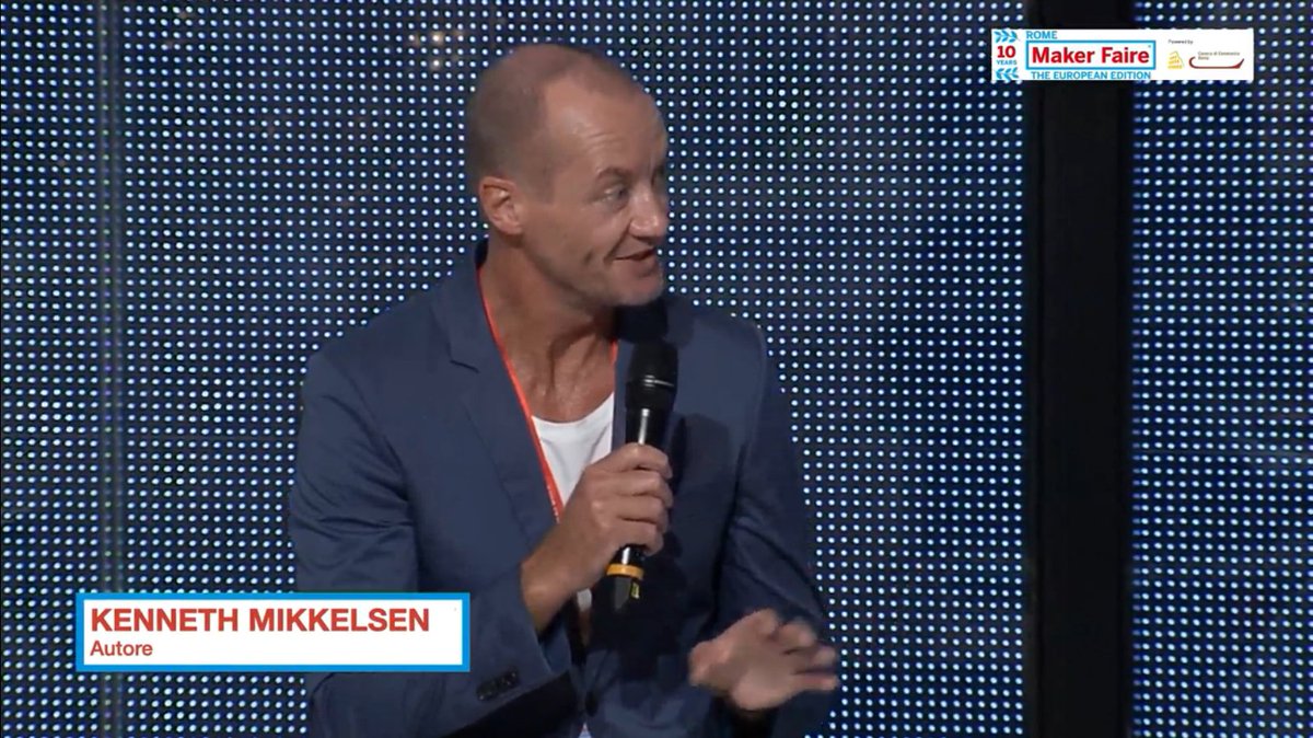paoloigna1's tweet photo. Ora dopo l'#openingconference torna @KenHMikkelsen che parla in modo affascinante con @Dile dei nuovi generalisti. Dice (ne so qualcosa) che l'accezione in Italia ha connotazione erratamente negativa. @MakerFaireRome 
Live https://t.co/VyUl45Vx5A
#MFR2022 #MakerFaireRome #branded https://t.co/8xHkLMG60T