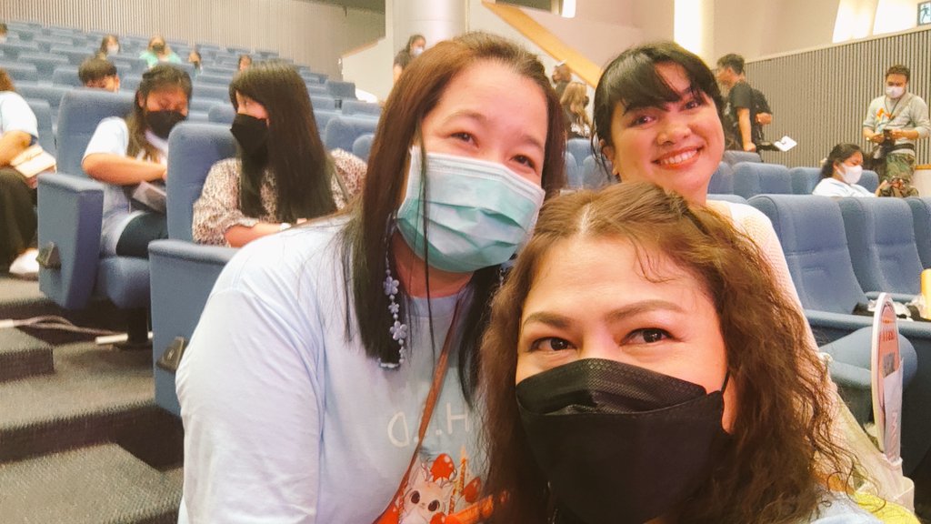 MuzikMDAlways's tweet photo. เจอเพื่อนหลายคนเลยน่ารักทุกคนเลยครับเก็บภาพได้ไม่ครบขออภัยด้วยครับ
#BirthdayParty25thxMD
#MDConcert #Muzik
#TheJourneyOfMemories 
#QuangHungMasterD #การเดินทางของความทรงจำ https://t.co/eJnHV509iN
