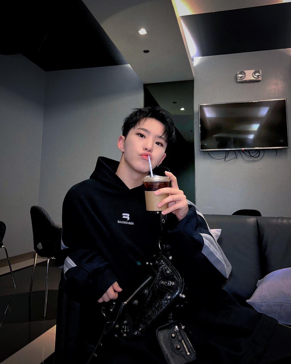 seoklotto's tweet photo. obsessed with him is an understatement https://t.co/sbXlihfPPI