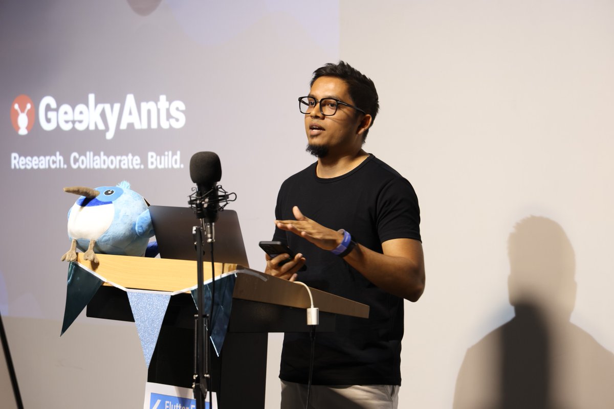 Our host, <a href="/AkankshaVD/">Akanksha Vadiraj Deshpande</a> and chief geek <a href="/sanketsahu/">Sanket Sahu</a>, took to the stage to set the tone of the event!

Sanket talked about Flutter in general, how Flutter Bangalore came to be, and what does the future for the same looks like.

Watch here - youtube.com/watch?v=uyiodo…

#flutterfest