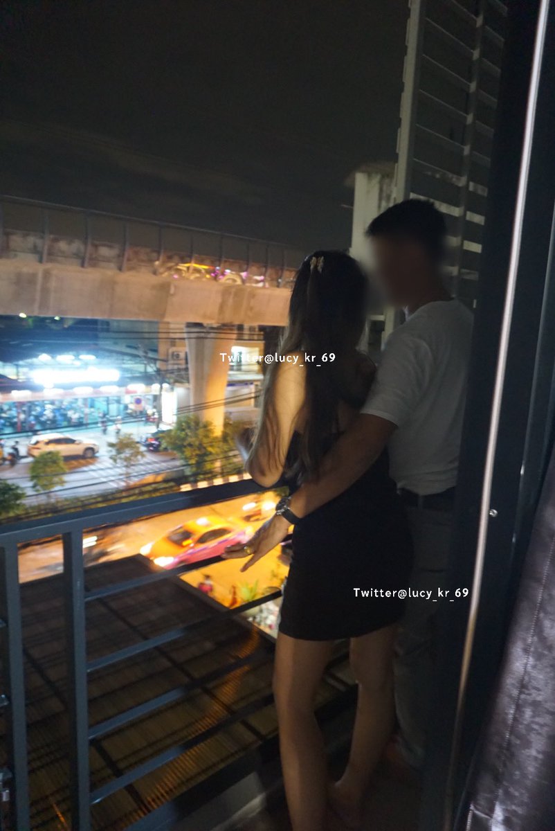 #ฟิวแฟน เมียผมกับพี่เดี่ยวยืนคุยกินลมชมวิวกันเพลินเลย เห็นเเล้วตื่นเต้นมากๆ ตั้งแต่พากัน เดินจับมือหาซื้อเครื่องดื่มแล้ว ถ้ามีเวลามากกว่านี้คงได้ลอง ยกให้เป็นแฟนวันนึง กลางวันเดินควงเที่ยว พอค่ำก็กลับมาซั้มกันเต็มที่ เราก็ตามถ่ายแบบห่างๆ คิดแล้วตื่นเต้นชะมัด