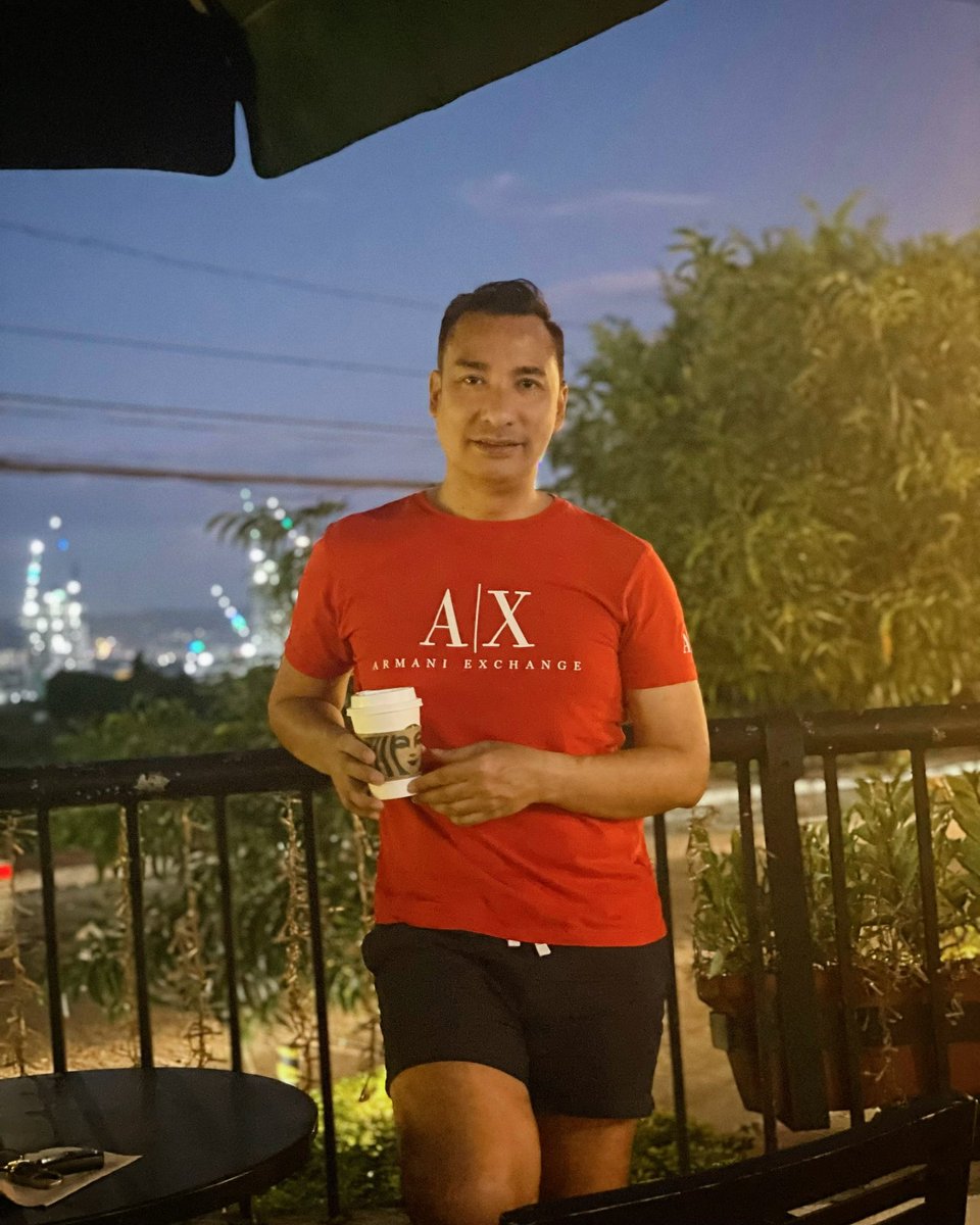 SuperdooperMD21's tweet image. Relaxing after a two-day full schedule and basagan ng utak in one of my favorite tambayans ❤️

#lights
#overlooking 
#JustMe
#MeTime