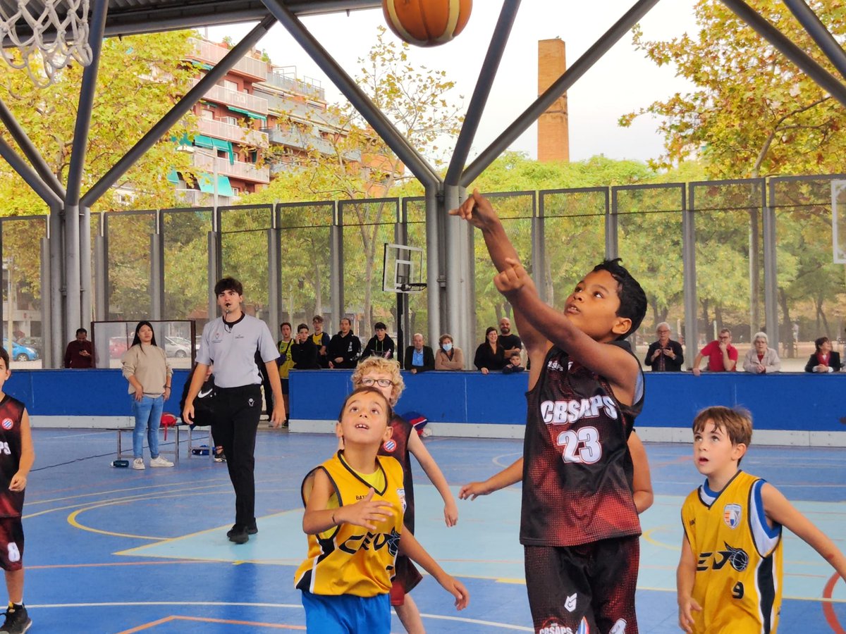 cbsaps's tweet image. Etiqueteu les vostres fotos amb @cbsaps i farem difusió de les vostres imatges

#cbsaps_sdespanyol #poblesec #barcelona #basquet
