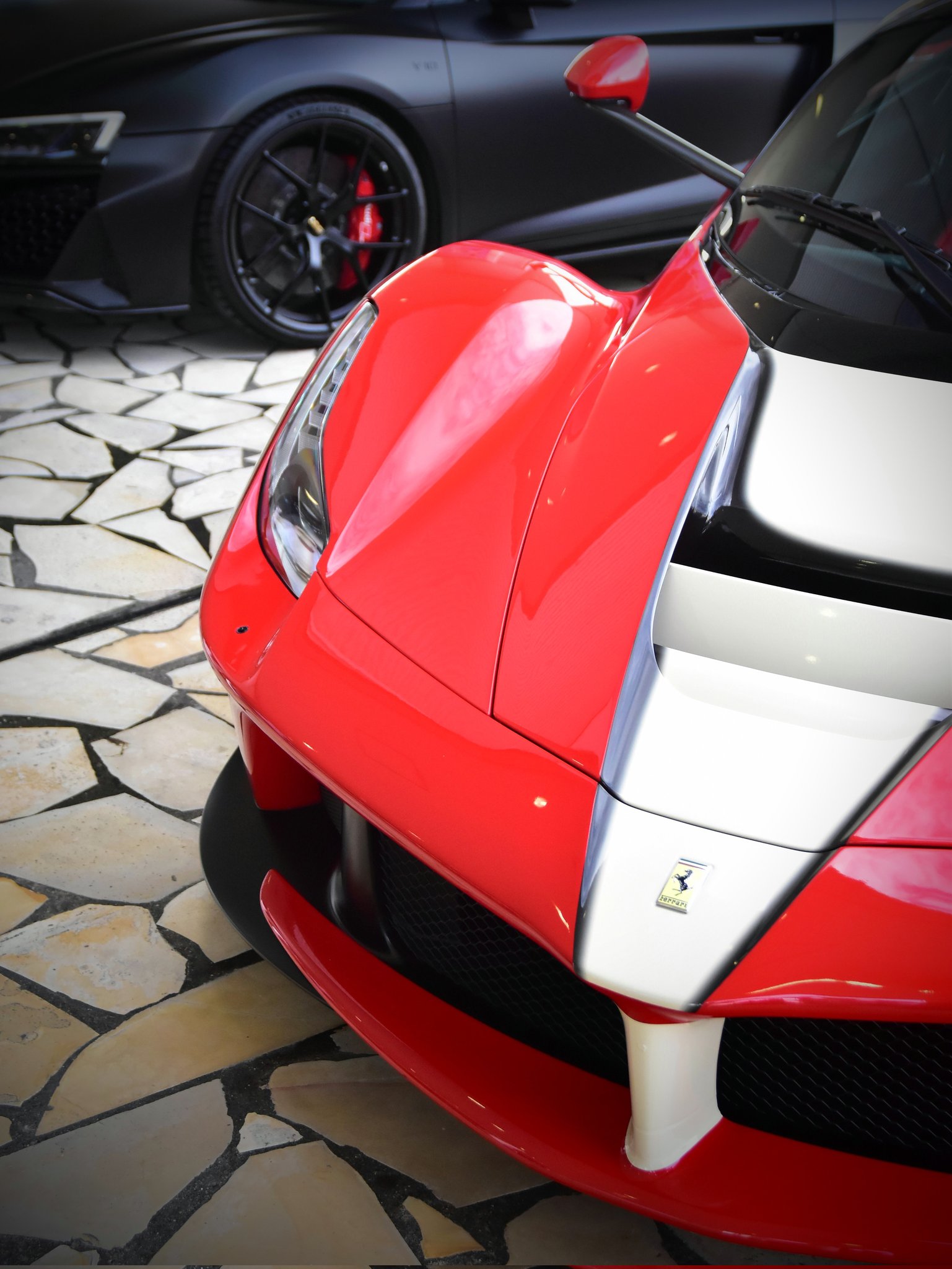LaFerrari モデルカー 1:8スケール、レッドの | Ferrari®