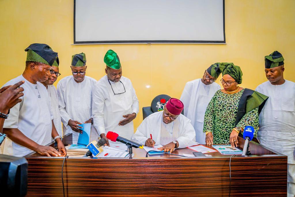 kfayemi's tweet photo. I was pleased to sign into law five bills that reaffirm the commitment of our administration to strengthen the governance system, knowledge production, and the economy of our dear state. https://t.co/ngGpSNuNBn