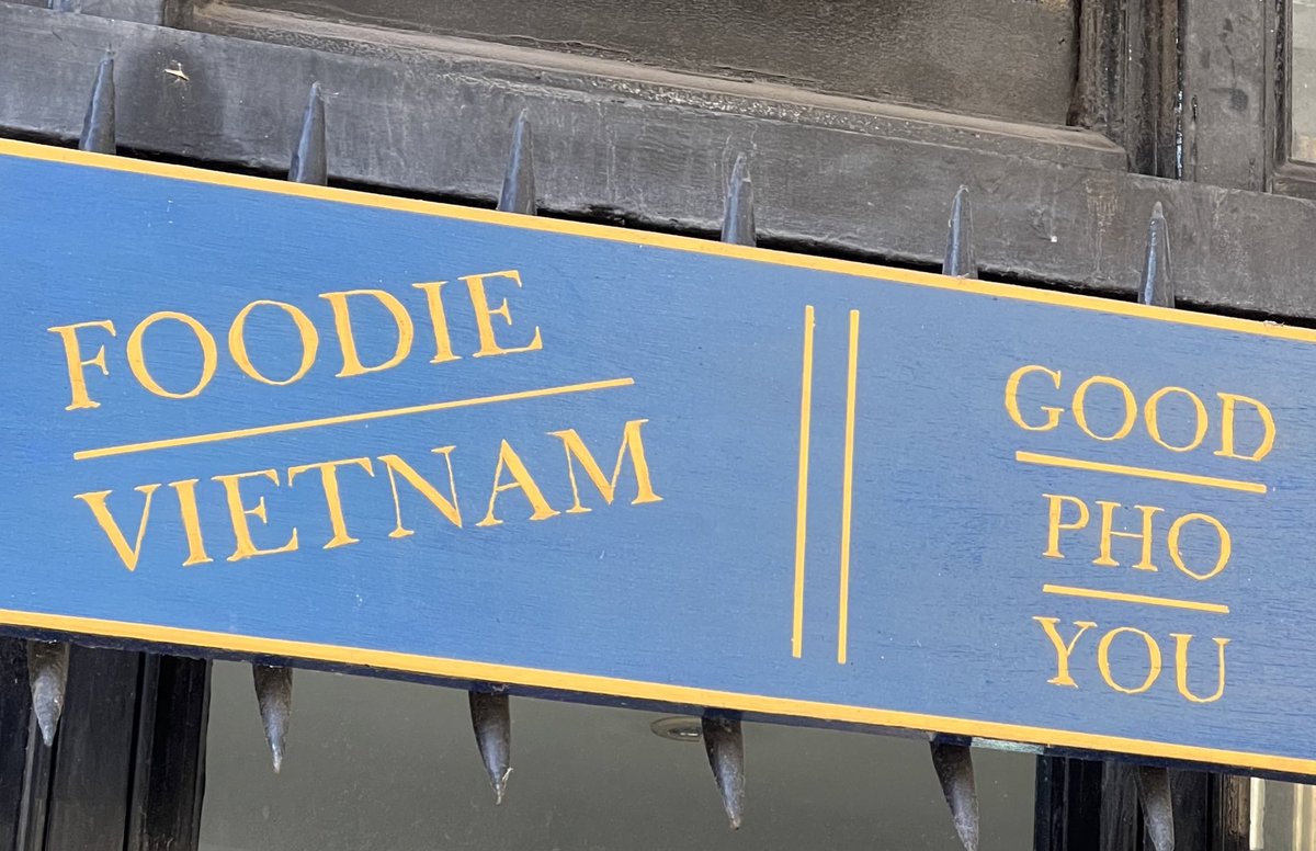 gothick's tweet photo. #cafesigns https://t.co/bvNSdu1yue