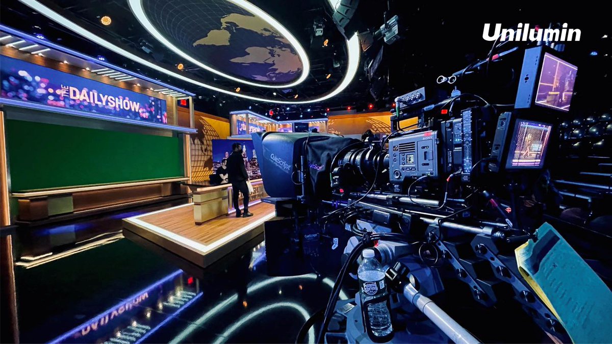 Glad to see Unilumin Unano1.8 Brompton system setup in such a superb #broadcast room in America. Unano1.8 delivers excellent visuals for #TheDailyShow, contributing to the stunning program with better experience. #rental #LEDDisplay 
More at unilumin.com/products/renta…