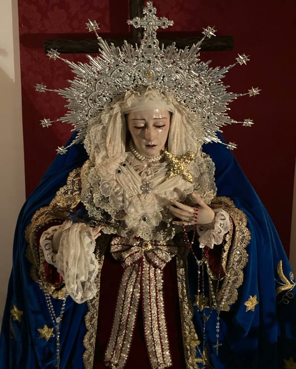VCruzySepulcro's tweet photo. En una suntuosa Iglesia de Ntra. Sra. de la Victoria o en una humilde Casa Hermandad, el amor hacia el #Rosario sigue latente en #Almuñécar más de 400 años después. 

"A Jesús por María". https://t.co/z3nnFCvtb2