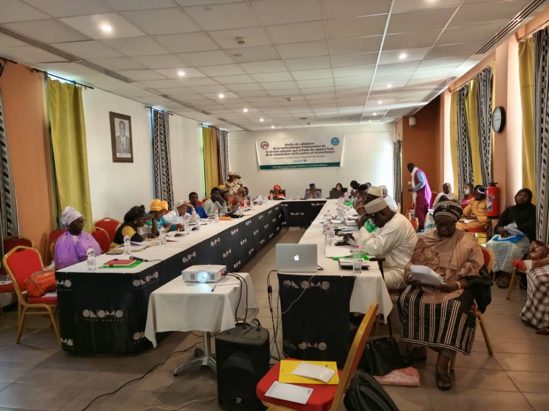 CVJR_MALI's tweet photo. ATELIER DE VALIDATION DE LA METHODOLOGIE DU RAPPORT SENSIBLE AUX ENFANTS
Le vendredi 7 octobre 2022 s’est tenu à l’Hôtel Onomo un atelier de validation de la méthodologie d’élaboration de la version adaptée aux enfants du rapport final de la @CVJR_MALI . Avec @unicefmali https://t.co/I5Bfc161SR