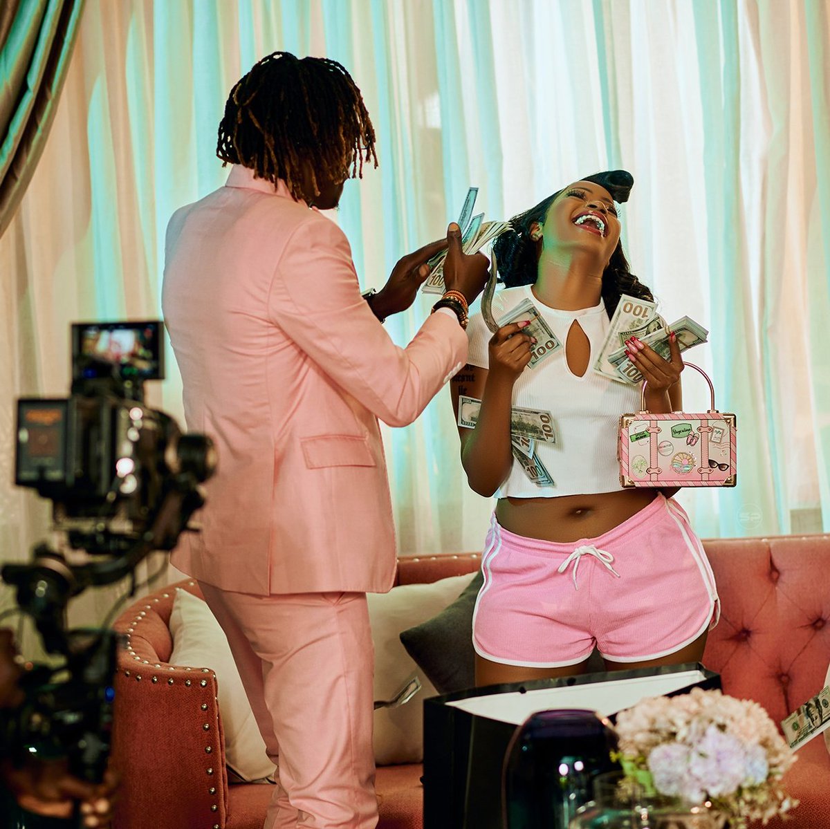 933kfm's tweet photo. Fresh New Jam of the week coming in from @Ksheebah1 & @kingsaha256
#NowPlaying Owomya
#FreshMusic
#FreshJam
#NewMusicAlert
#NMC WITH @AnkoDee256 https://t.co/92l9K7bpAh