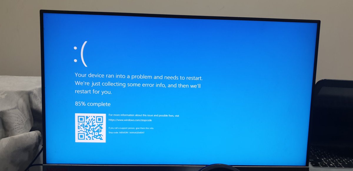 theroamingnerd's tweet photo. @amazonIN Ps help me. I bought a @kingstontech SSD from the sale &amp; i recieved a faulty SSD which is lagging even on fresh boot. Your support calls are of no help, and the only thing they are doing is make me wait. Sharing exact error here, ps resolve asap, it is affecting my work https://t.co/J3msFwHDGU