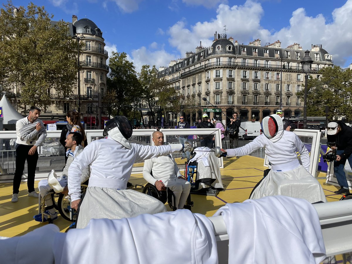 PonsClement's tweet photo. C’est parti pour la journée paralympique place de la Bastille. Initiations à plusieurs disciplines, rencontres avec des athlètes, animations… Le parasport célébré avant les Jeux paralympiques de #Paris2024, à suivre sur @francetvsport et @franceinfo https://t.co/VvdCvCtagw