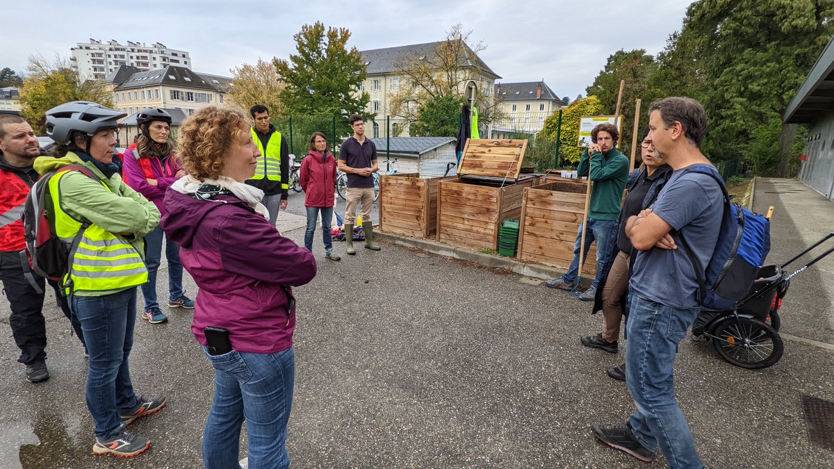 Premier rendez-vous ce matin de la semaine Plan Climat de <a href="/GrandChambery/">Grand Chambéry</a> :  balade à vélo dans <a href="/VilledeChambery/">Ville de Chambéry</a> pour découvrir plusieurs lieux de compostages collectifs.

👉comprendre l’intérêt du compostage
👉découvrir comment un espace partagé entretien le lien social