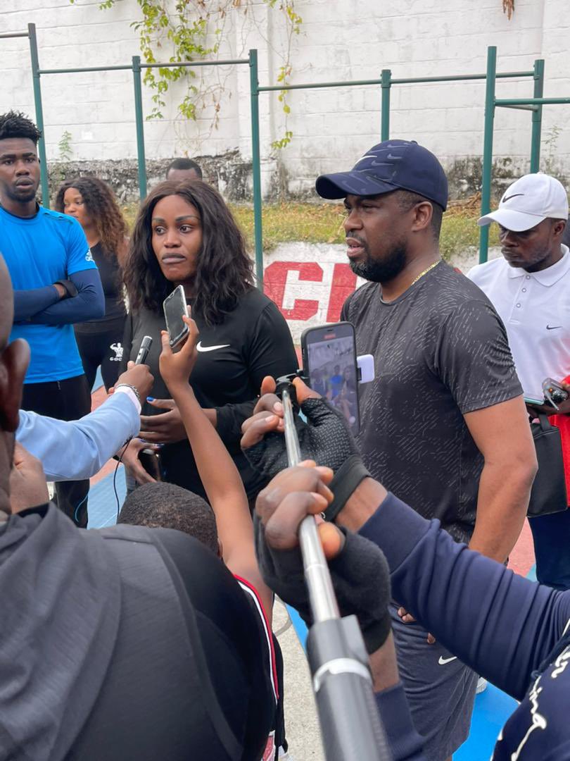 dadamukuzo's tweet photo. Nous nous sommes vu honorés ce jour par la présence de notre ministre de tutelle @sergenkonde qui a participé à ntre séance hebdomadaire de Fitness. Au nom de tout le club @Dnsport2 merci Excellence.
Ceci nous conforte à l'idée que nous ne sommes ni oublié ni négligé🙏🏾 https://t.co/xHZ04hrnMe