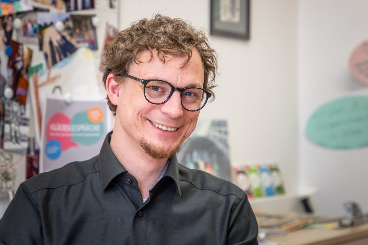 #Glücksunterricht steht bald in 16 #Grundschulen in #Braunschweig auf dem Stundenplan. Möglich wird dieses Schulfach durch das GlüGS-Projekt von Tobias Rahm #TUBraunschweig &amp; Buchautorin Carina Mathes. Studierende werden die "Glücksstunden" unterrichten.
👉lnk.tu-bs.de/9vYA5H