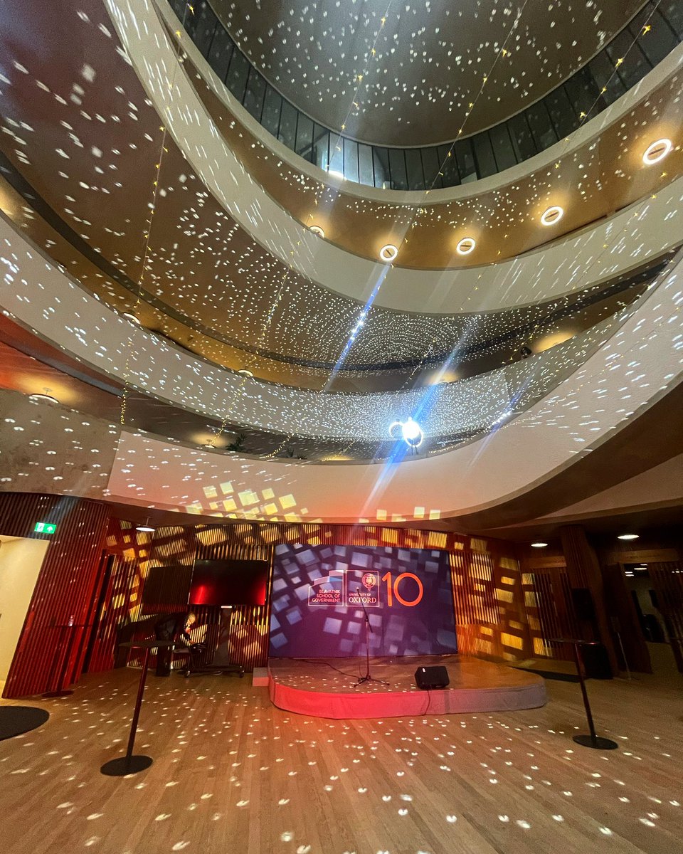 daisygrieve's tweet photo. A glittering @BlavatnikSchool last night to celebrate 10 years of teaching with current and former staff 🪩✨ https://t.co/bnHHBr3PKZ