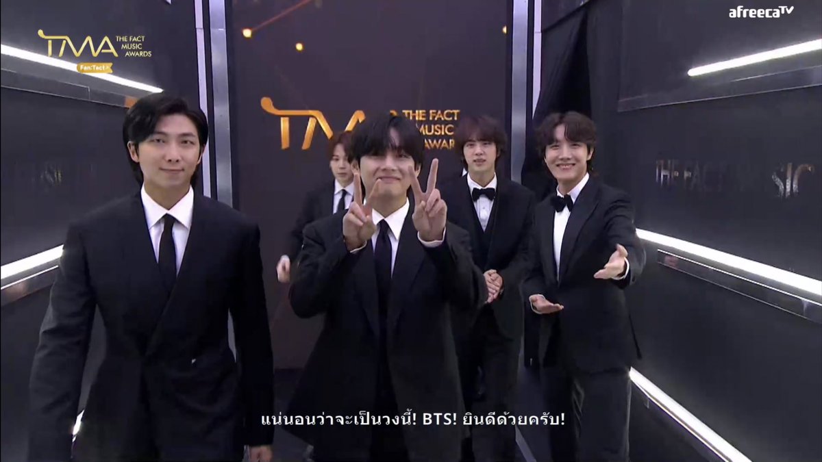 izesy_tk's tweet photo. เย้ๆๆๆๆ สูทดำเหมือนกันทุกคนเลย หล่อมากวันนี้ เก่งมากๆๆค้าบ #BTSOnTMA2022 https://t.co/JC3Ke4AGjI