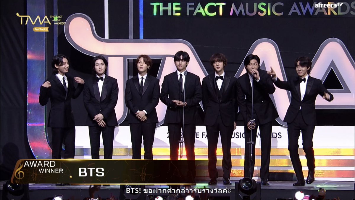 izesy_tk's tweet photo. เย้ๆๆๆๆ สูทดำเหมือนกันทุกคนเลย หล่อมากวันนี้ เก่งมากๆๆค้าบ #BTSOnTMA2022 https://t.co/JC3Ke4AGjI