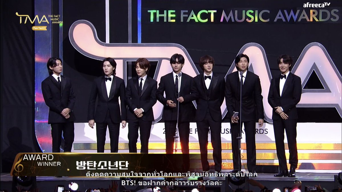 izesy_tk's tweet photo. เย้ๆๆๆๆ สูทดำเหมือนกันทุกคนเลย หล่อมากวันนี้ เก่งมากๆๆค้าบ #BTSOnTMA2022 https://t.co/JC3Ke4AGjI