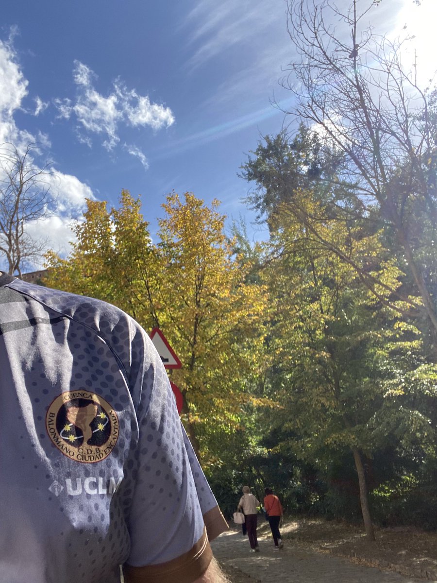 Aun tras la peor de las tormentas, siempre sale el sol. <a href="/BMCdadEncantada/">REBI Balonmano Cuenca 🌪️</a>. Siempre arriba.