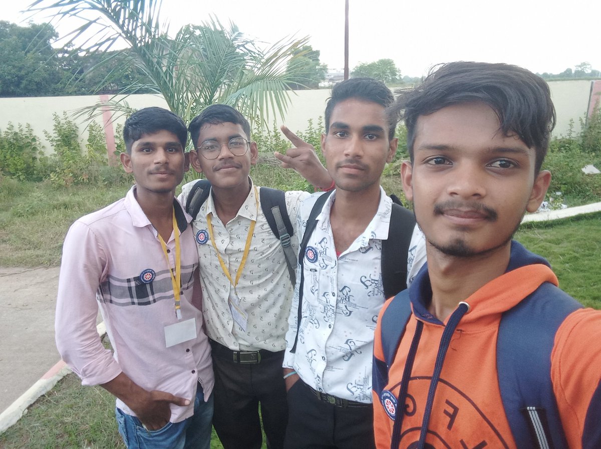 ddevaverma9's tweet photo. Today Nss group of GNA pg college bhatapara celebrated "Swach bharat abhiyan"🎉🥳

@askabir_ 
@NssGnaByt 
@_NSSIndia 
@NSSRDBhopal 
@rd_nss 
@nssptrsuCG 
@DrShashiKiranK5 
@lagerahomanish 
@LeeleshwarSahu https://t.co/gH4HWAtD85