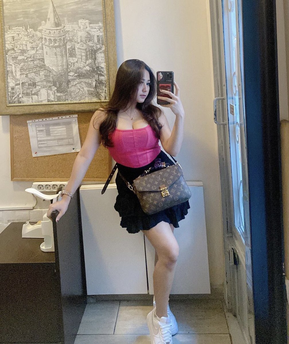 AlyaLestariii's tweet photo. Selamat weekend mas💙 https://t.co/o7OKu1Qrk2