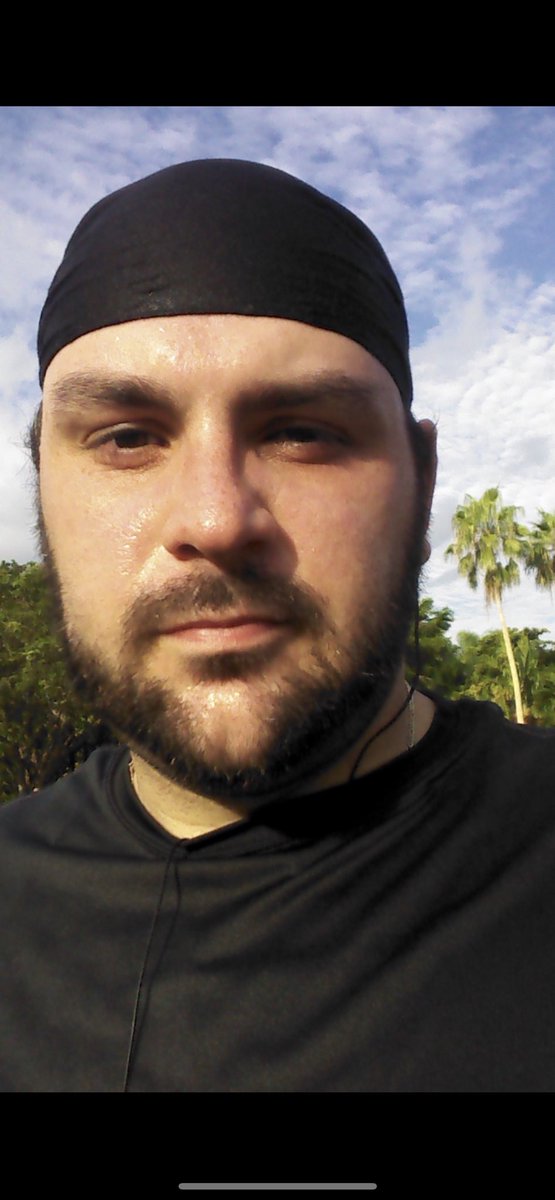 AW_Vigo's tweet photo. #zoorun #zoomiami , 10 years going strong! Check out these two photos taken 10 years apart. This 5k was the first step in my journey to be better to myself. π where I am today but bettering yourself never stops. https://t.co/bGfdj0AeKx