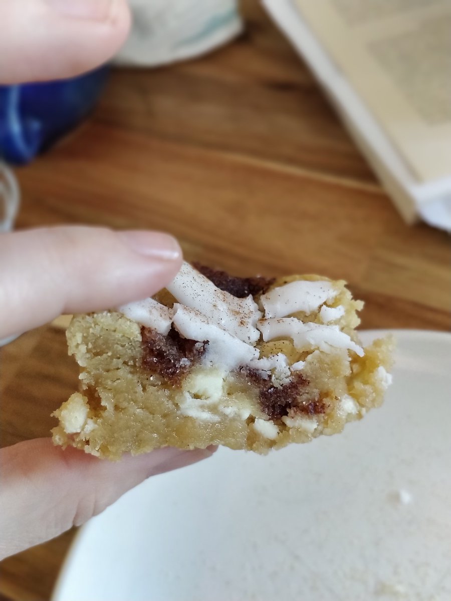 I'm really not a fan of the raw dough thing that so many little bakeries are doing... 😩