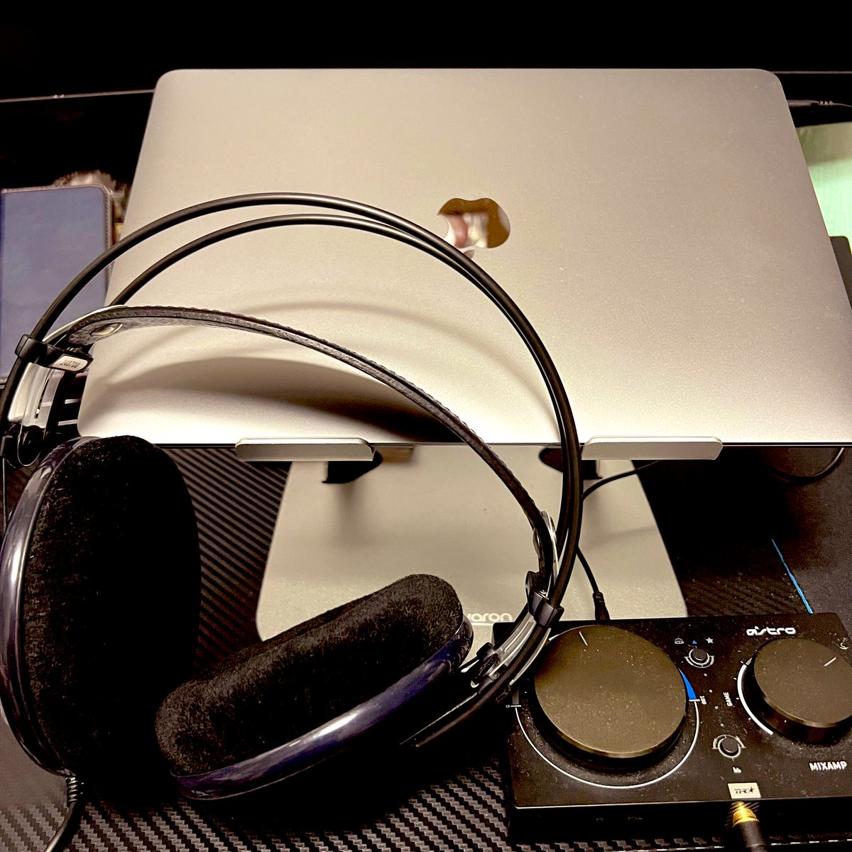areaapotpt's tweet photo. 今宵は、開放型で楽しもう🎧🎶
#AKG
#K702 https://t.co/57npx8yLCW