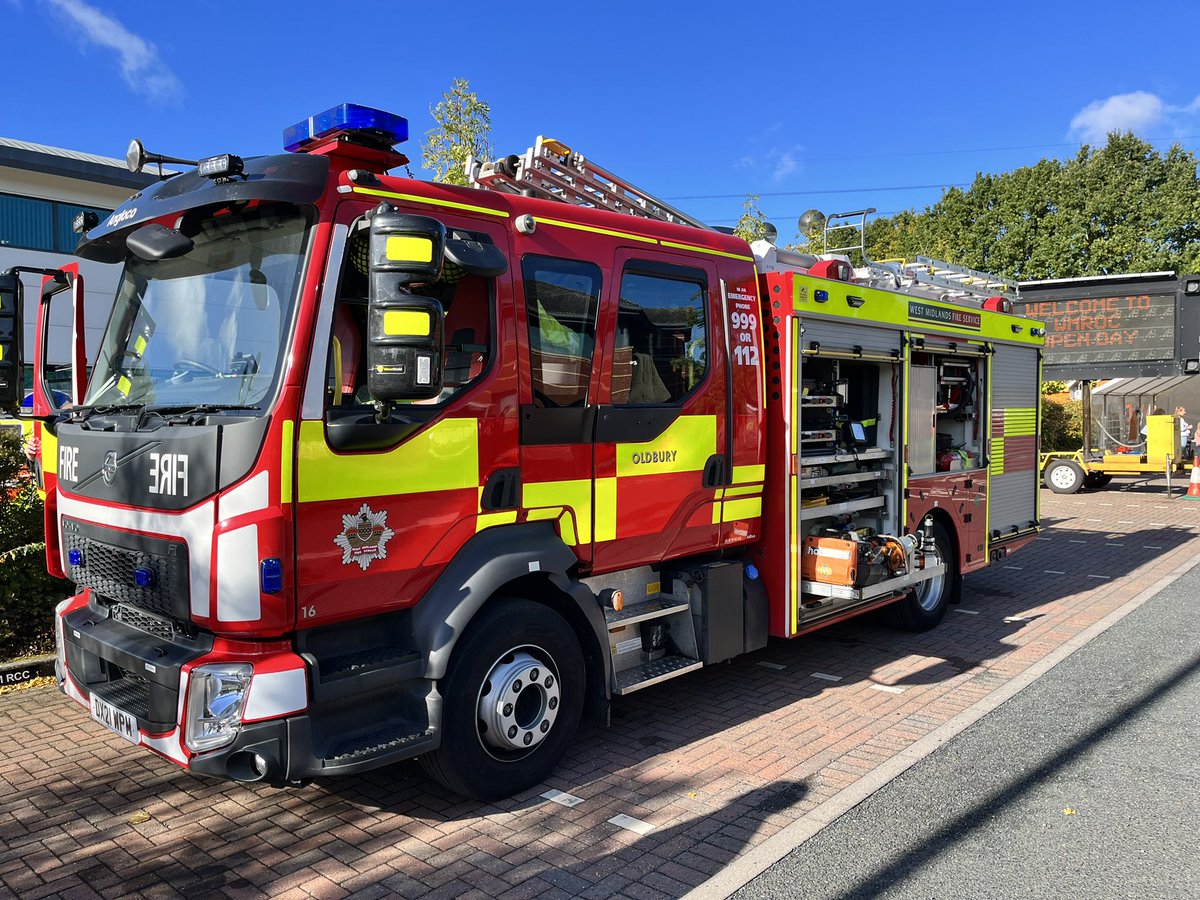 dharford79's tweet photo. Morning you lot! 

Although today is a rest day, I’m currently at the @HighwaysWMIDS control room open day! 

Lots of people here including Midland Freewheelers, @WMFSOldbury @cmpg @cmpg_ciu 

#openday #trafficofficer #Roadsafety https://t.co/yl7FXbw9WT