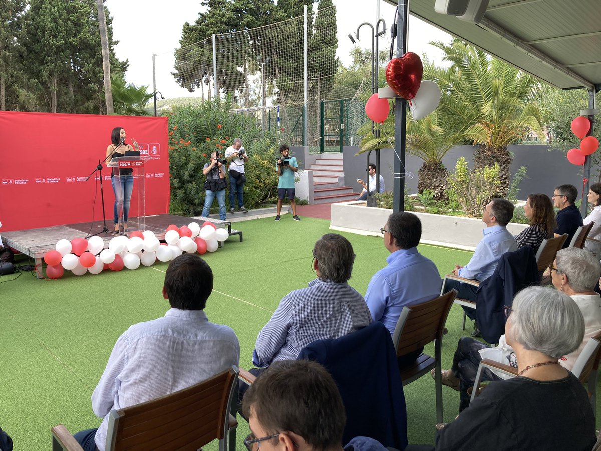 FSEPSOE's tweet photo. 🌹𝗔𝗴𝘂𝘀𝘁𝗶𝗻𝗲𝘁 𝗣𝗿𝗲𝘀𝗶𝗱𝗲𝗻𝘁

Començam!

Presenta l’acte @AidaAlcaraz, secretària d’Igualtat de la FSE-PSOE.

#AgustinetPresident #AmbLaGent #SomEivissaSomFutur https://t.co/NAclXIalus