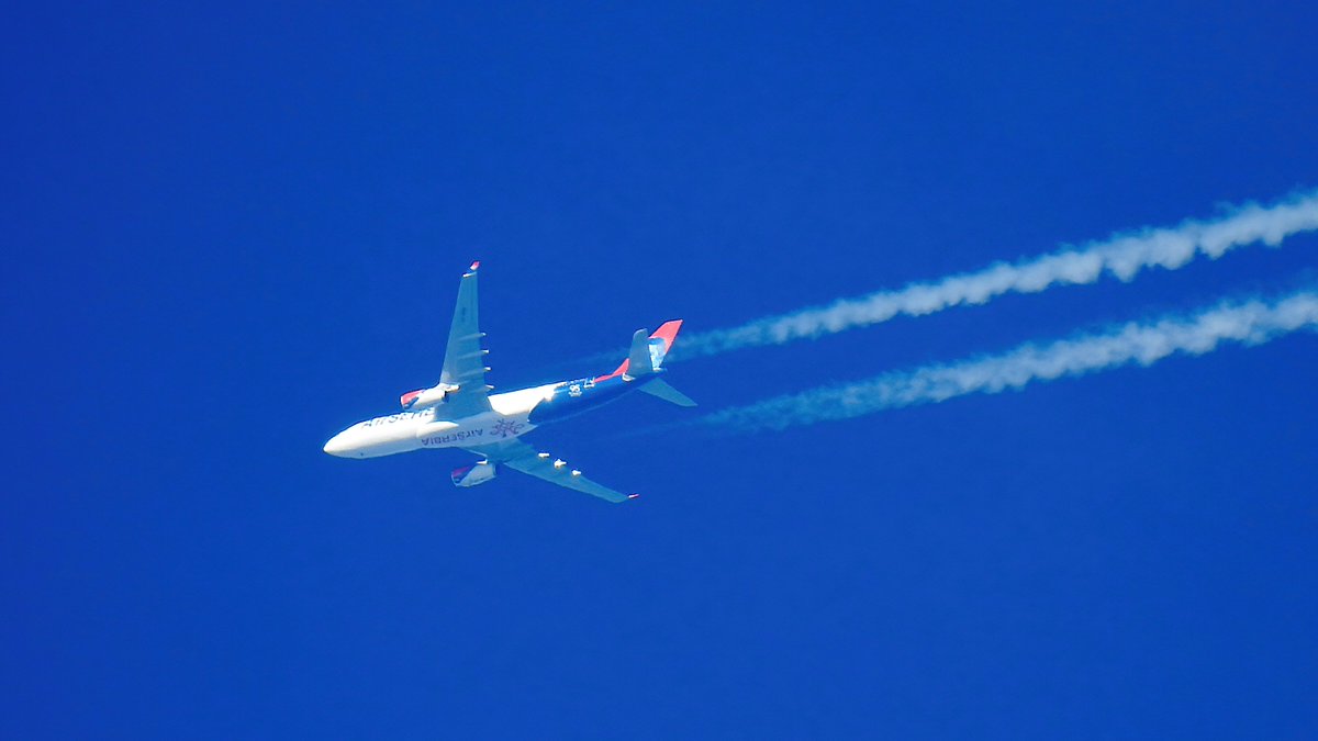 EHSBspotter's tweet photo. AirSerbia Airbus A330-243 π·πΈYU-ARB (Nikola Tesla Livery) cruising up at 36,000 ft over π³π±the Netherlands on 06 Oct 2022. The usual route: #ASL500 to πΊπΈNew York.
#NLspot @NLspotπ³π± https://t.co/Efjsk0JuuX